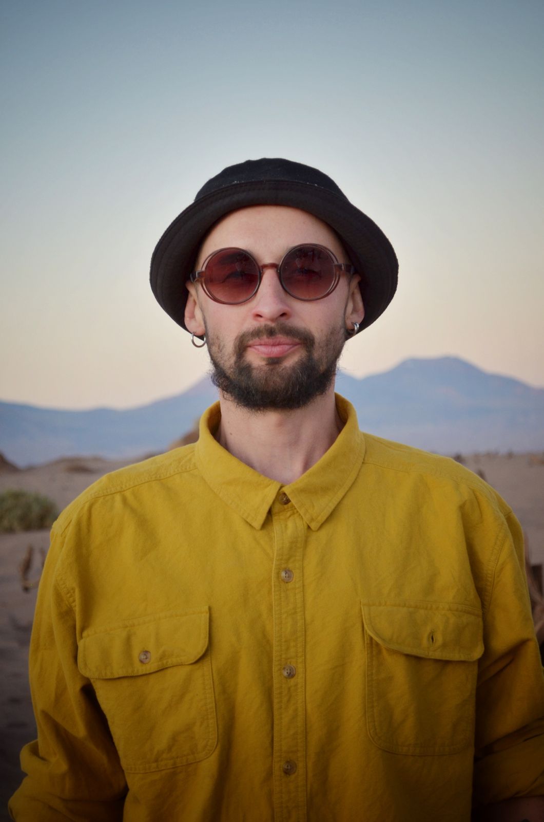 Kizulariki, yellow shirt